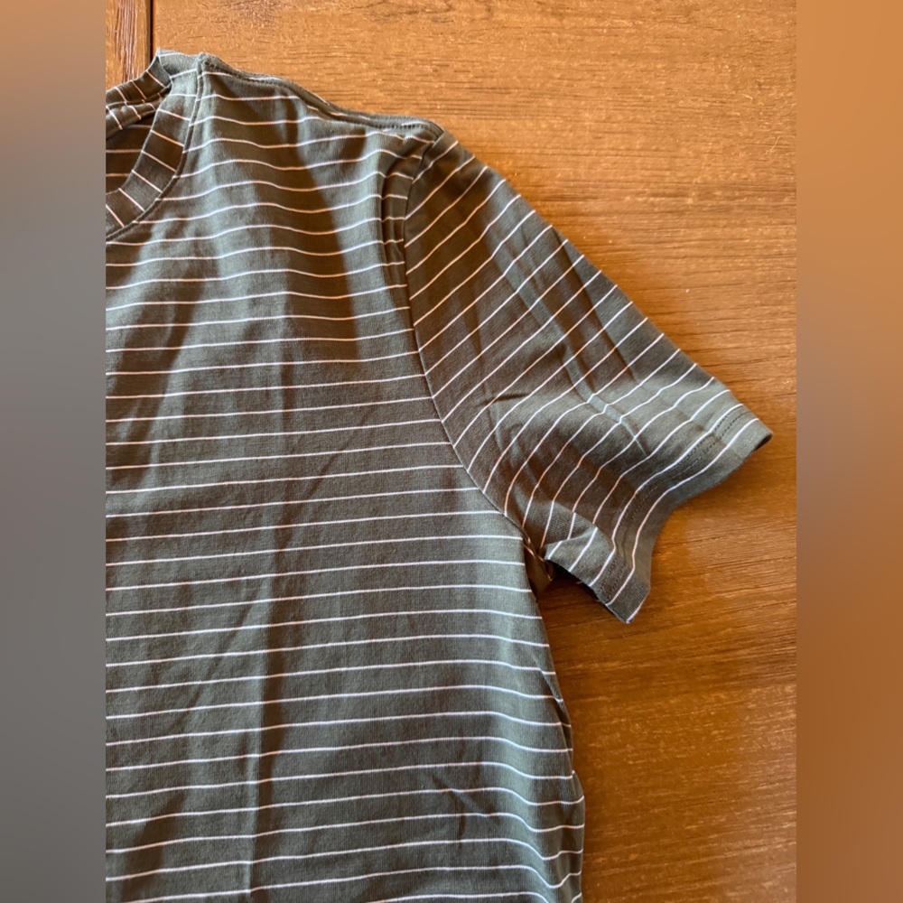 Lululemon tshirt NWOT - Picture 6 of 9